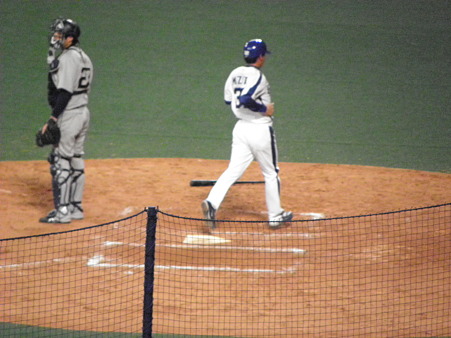 051 和田のタイムリーで、水田生還!