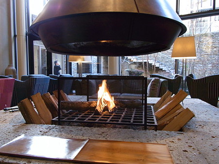 ハイアット箱根　リビングルームの暖炉