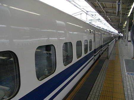 のぞみ13号発車(新大阪駅)