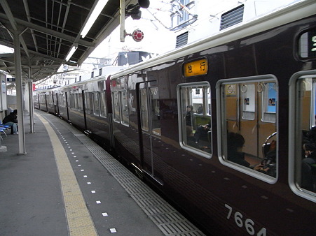 阪急電車(石橋駅)