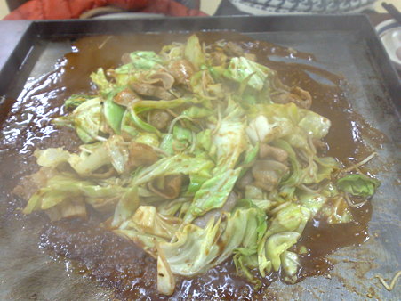亀八食堂　ホルモン焼き