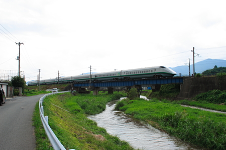 前川を渡るＥ３系