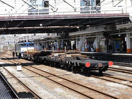 EF64-36とチキ(八王子駅)1