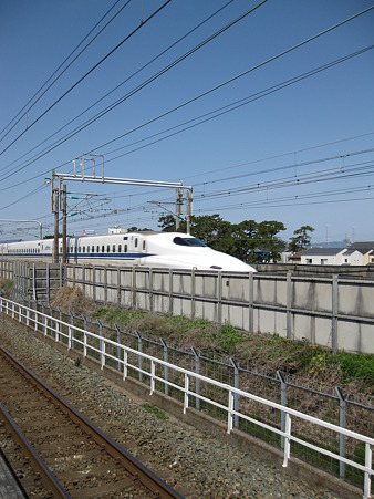 100322 JR弁天島駅から新幹線が見える