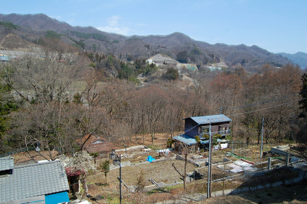 温泉街から望む