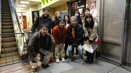 集合写真 左から遠藤、大原、水戸さん、土居さん、ワシ、下左から岡田、森脇、藤形、桑原さん