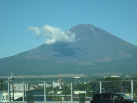 東名から富士山をのぞむ