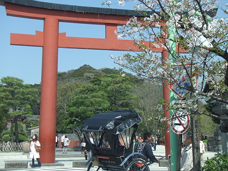 鳥居と人力車